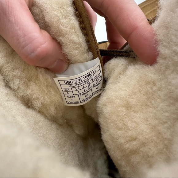 Ugg Adirondack III Snow Boots - Picture 6 of 9